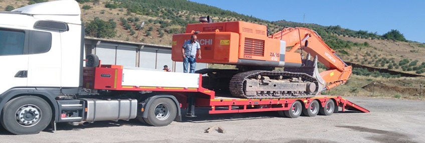 tırda yüklü kepçe taşıma